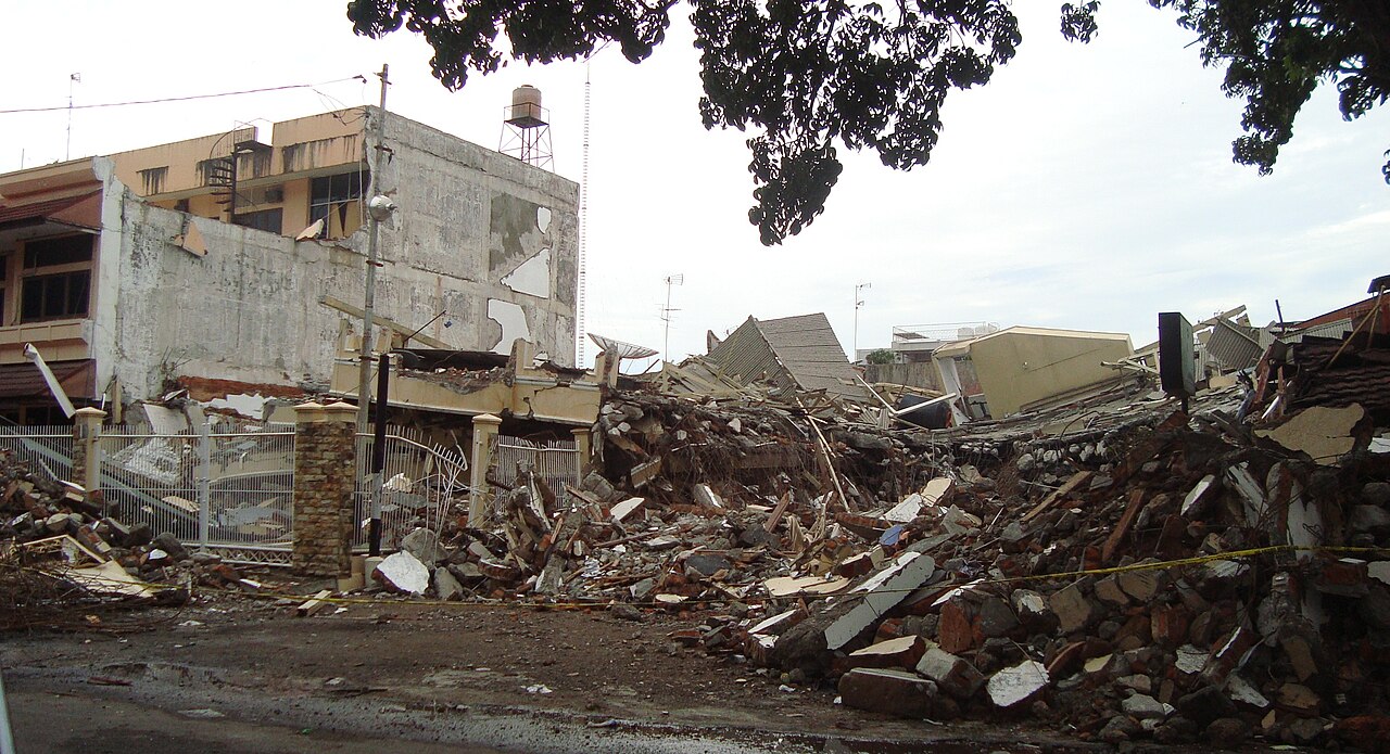 Kerusakan bangunan akibat gempa Padang 2009